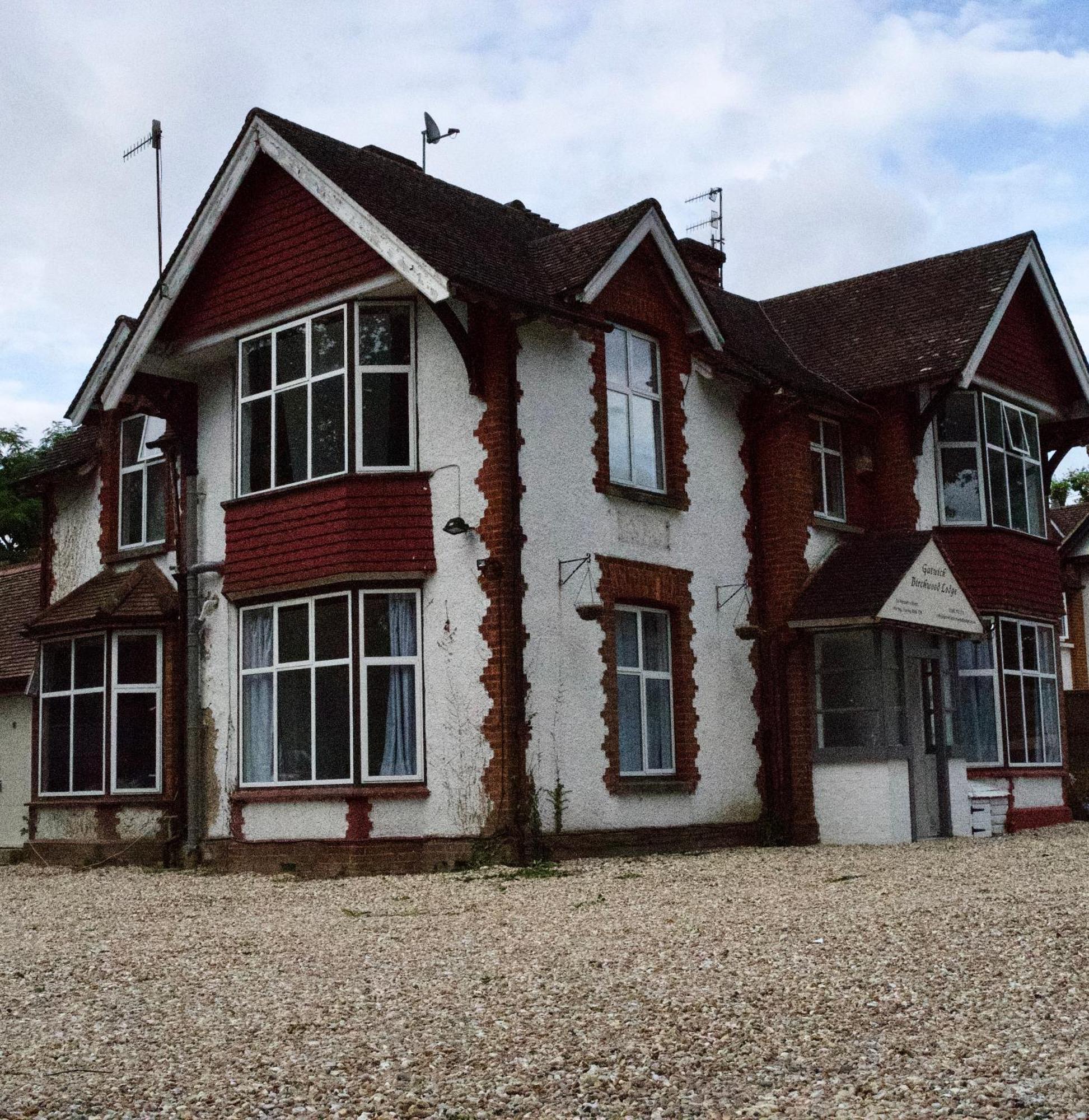 Gatwick Birchwood Lodge With Holiday Parking 霍利 外观 照片