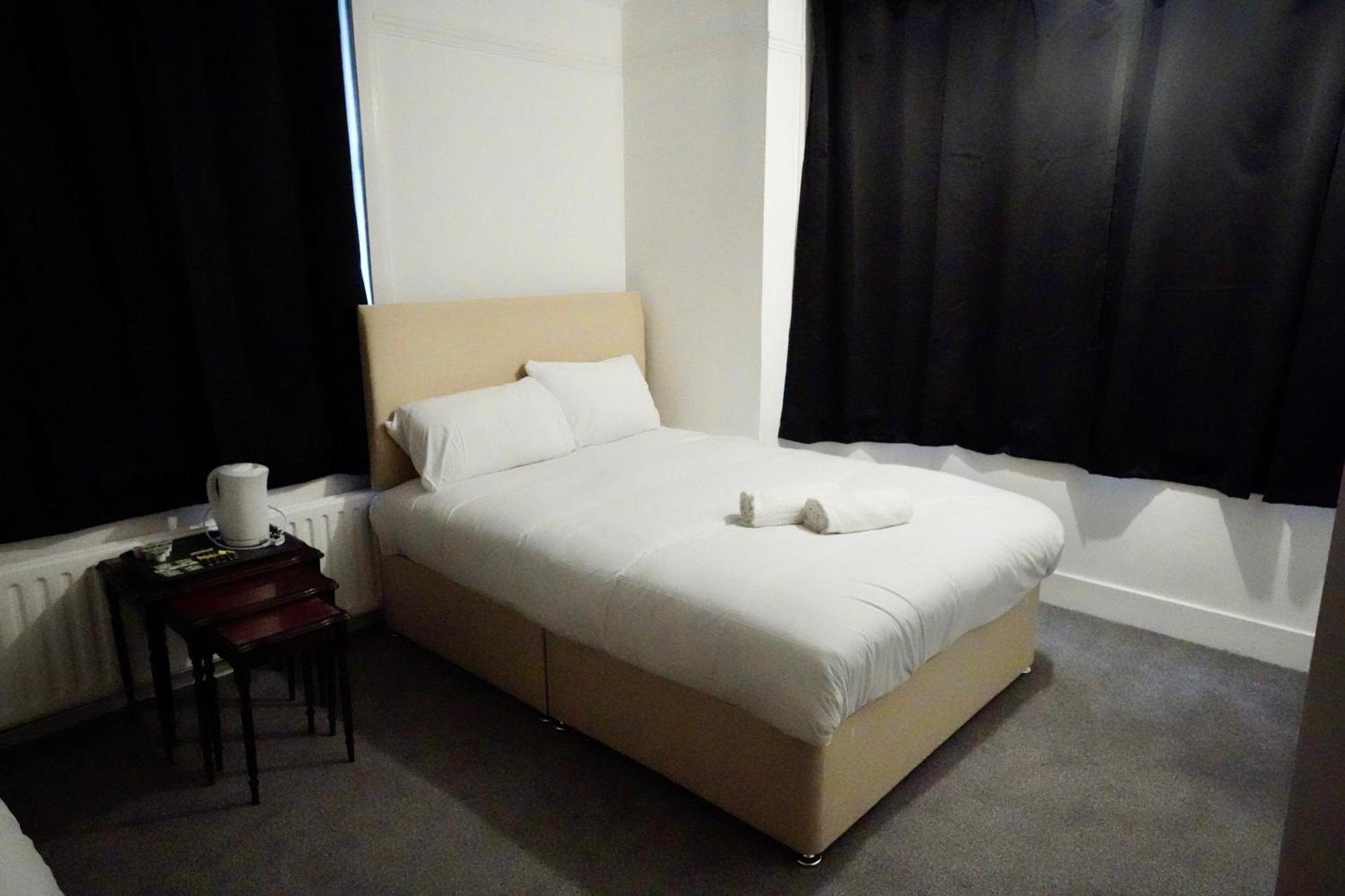 Gatwick Birchwood Lodge With Holiday Parking 霍利 外观 照片
