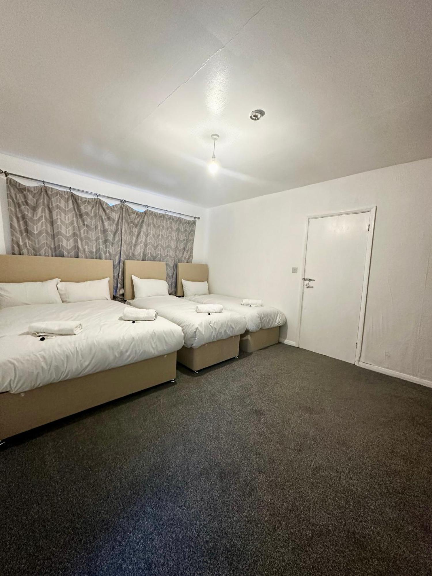 Gatwick Birchwood Lodge With Holiday Parking 霍利 外观 照片
