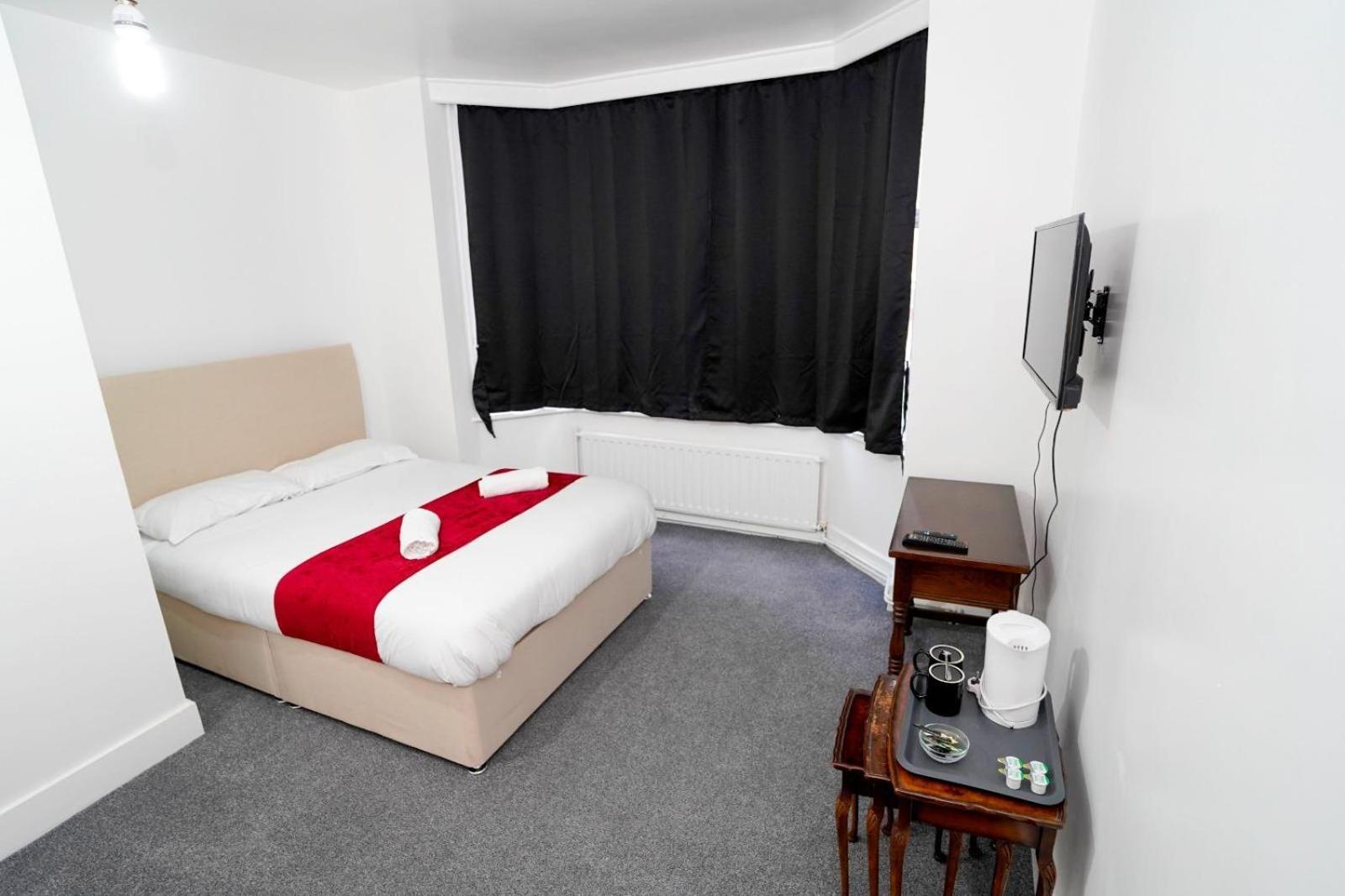 Gatwick Birchwood Lodge With Holiday Parking 霍利 外观 照片