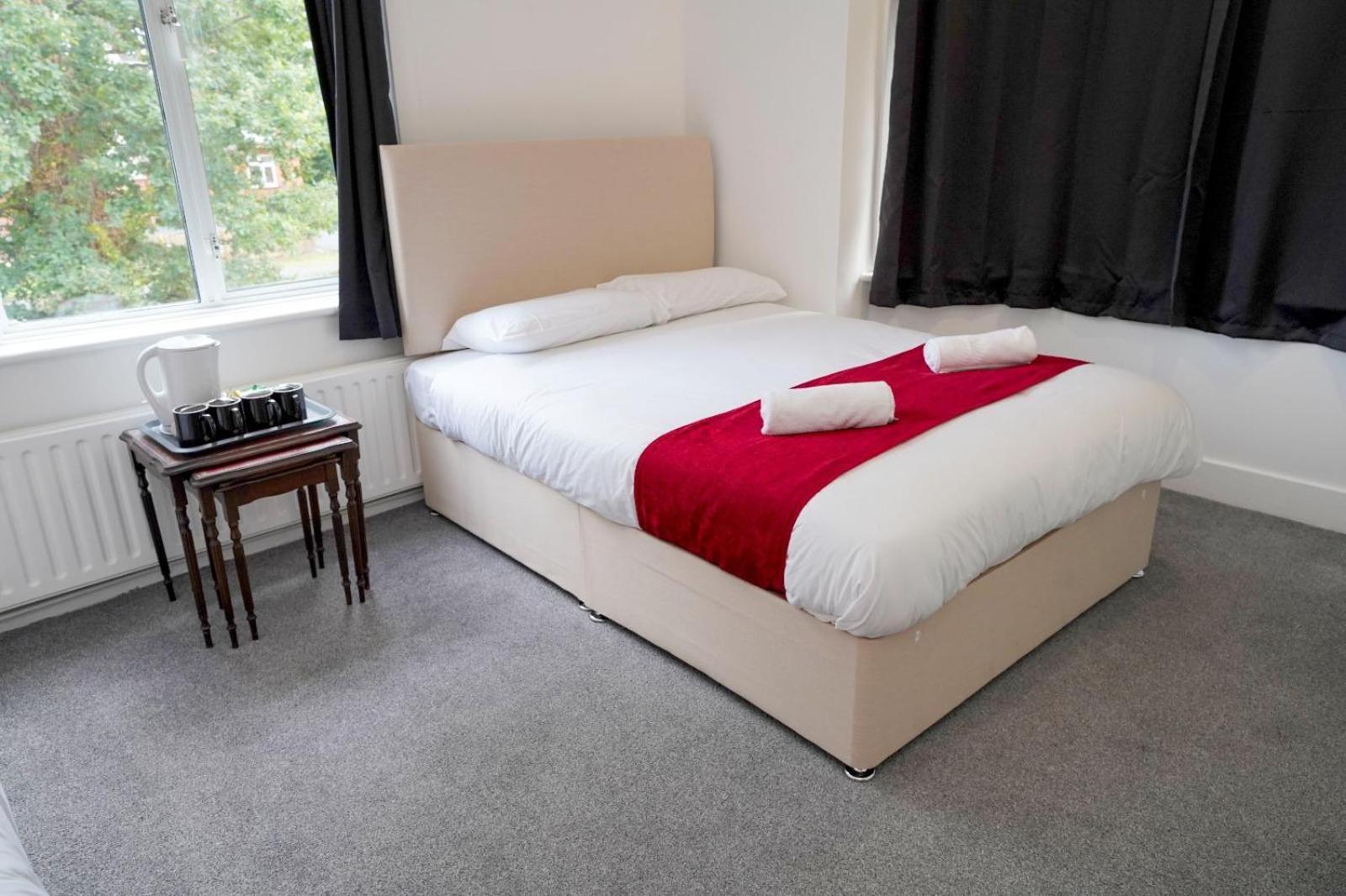 Gatwick Birchwood Lodge With Holiday Parking 霍利 外观 照片