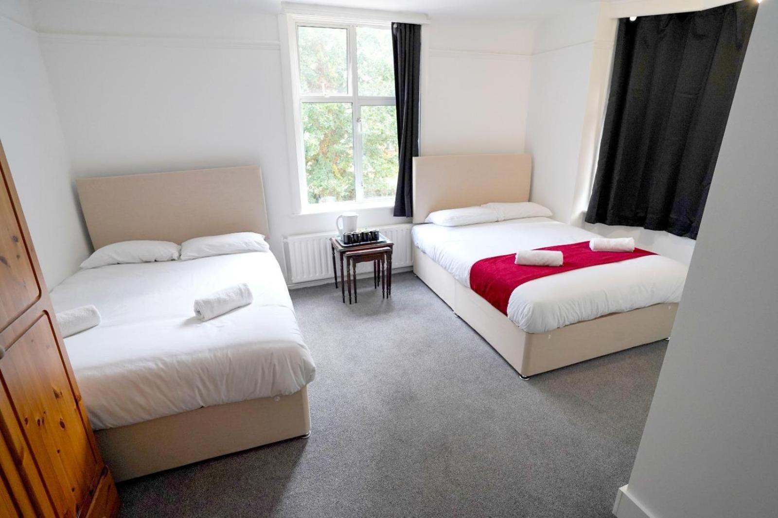 Gatwick Birchwood Lodge With Holiday Parking 霍利 外观 照片